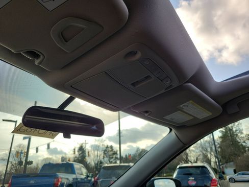 Used 2016 Nissan Rogue SV w/ SV Premium Package image 31