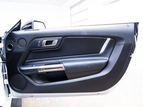 Used 2020 Ford Mustang Shelby GT500 w/ Technology Package RWD image 19