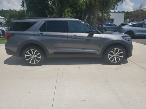 Certified 2025 Ford Explorer ST-Line AWD/4WD image 4