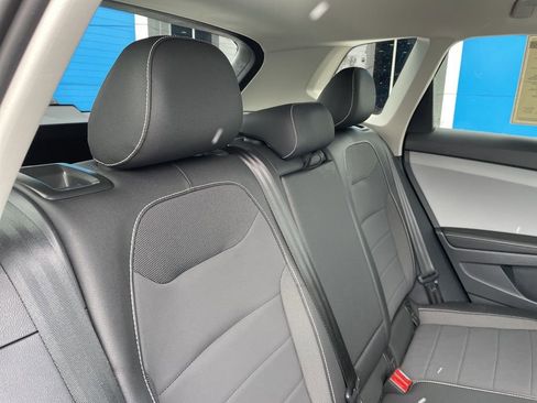 Used 2024 Volkswagen Taos SE image 32