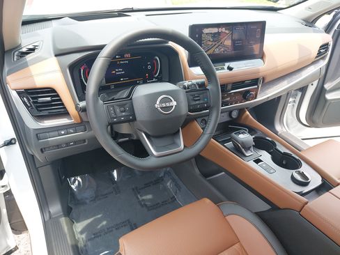 Used 2026 Nissan Rogue Platinum w/ Platinum Premium Package AWD/4WD image 18