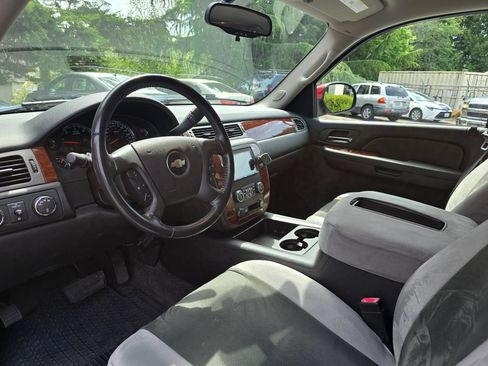 Used 2009 Chevrolet Avalanche LT AWD/4WD image 12