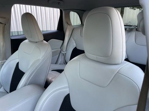 Used 2021 Jeep Cherokee Latitude Plus image 24