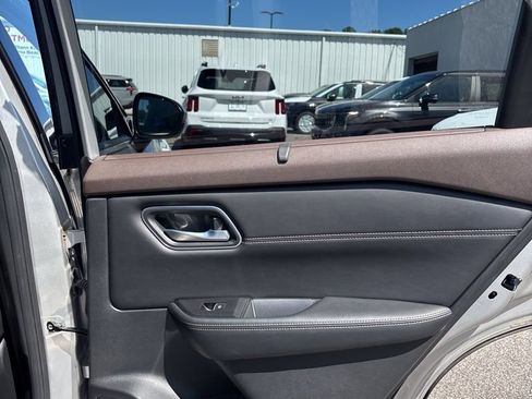 Used 2023 Nissan Rogue Platinum AWD/4WD image 20