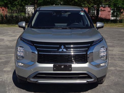 Used 2025 Mitsubishi Outlander SE AWD/4WD image 2