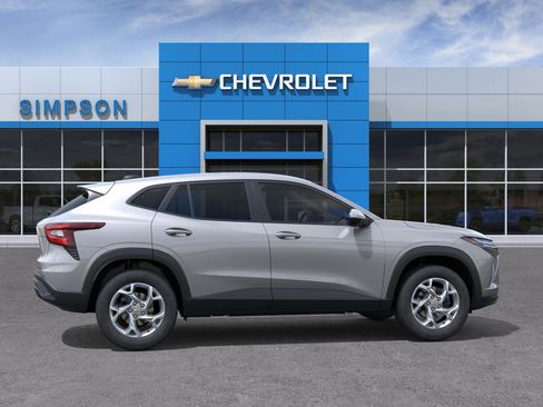 Used 2026 Chevrolet Trax LS w/ LS Convenience Package image 28