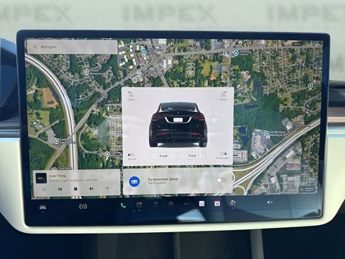 Used 2023 Tesla Model X image 17