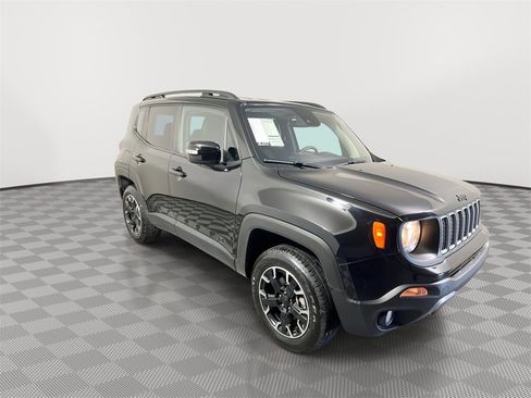 Used 2023 Jeep Renegade Latitude image 2