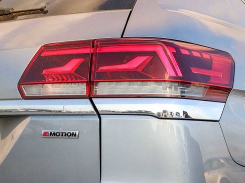 Used 2021 Volkswagen Atlas SE w/ Towing Package image 9