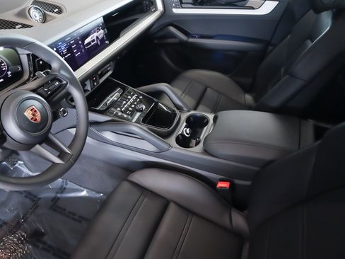 New 2026 Porsche Cayenne GTS AWD/4WD image 17