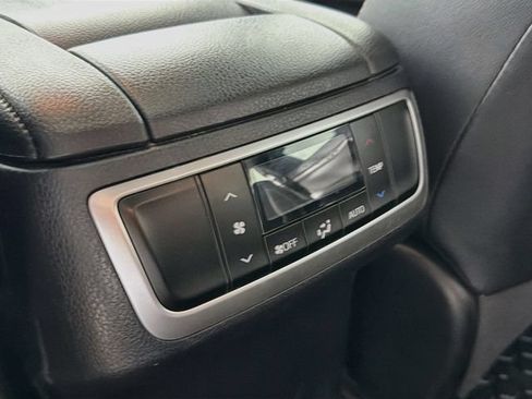 Used 2019 Toyota Highlander XLE AWD/4WD image 26