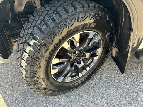 Used 2020 Nissan Titan PRO-4X w/ Pro-4x Utility Package AWD/4WD image 9