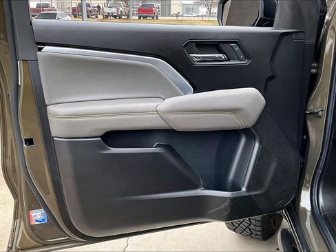 Used 2024 Chevrolet Colorado ZR2 w/ Technology Package image 24