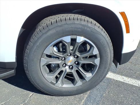 New 2026 Chevrolet Suburban LS image 6