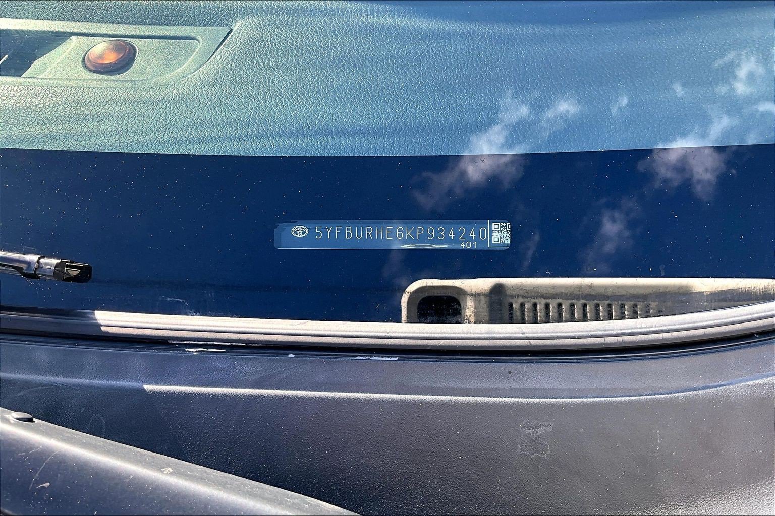 Used 2019 Toyota Corolla LE FWD image 3