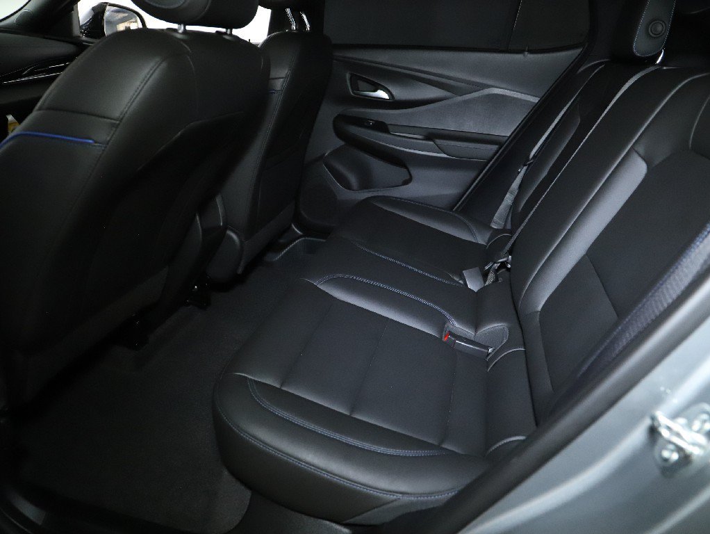 Used 2025 Buick Envista Sport Touring w/ Convenience I Package FWD image 14