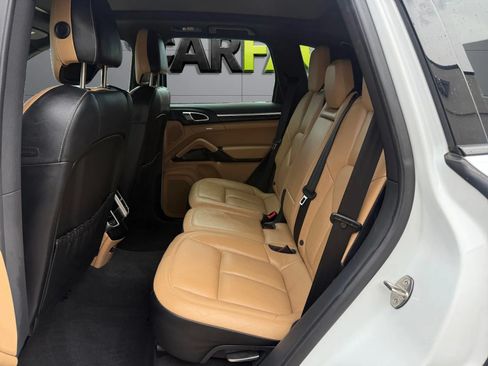 Used 2016 Porsche Cayenne AWD/4WD image 19