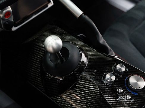 Used 2006 Ford GT RWD image 10
