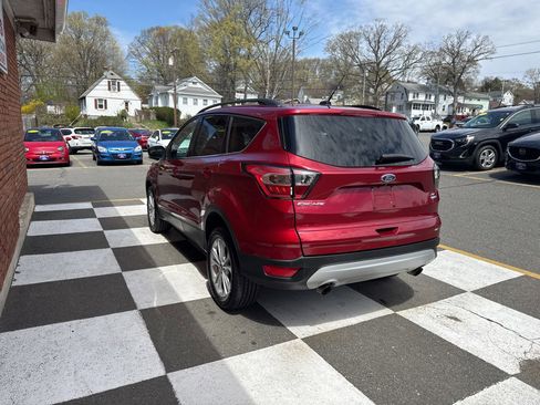 Used 2017 Ford Escape SE w/ Equipment Group 201A AWD/4WD image 4