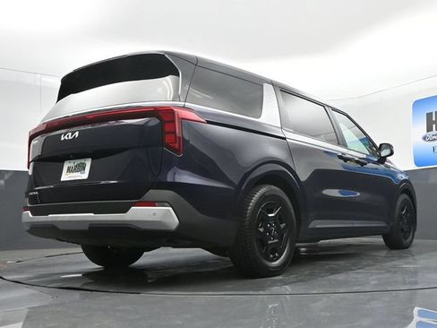 Used 2025 Kia Carnival FWD image 22