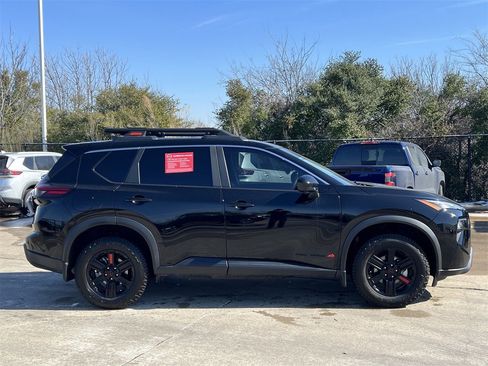 Certified 2025 Nissan Rogue SV image 3