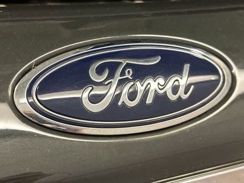 Used 2022 Ford Explorer XLT w/ Equipment Group 202A AWD/4WD image 19