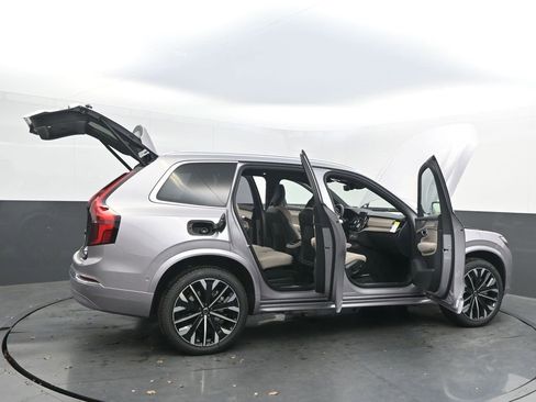 New 2026 Volvo XC90 B6 Plus w/ Protection Package Premier image 38