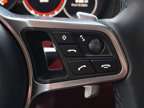 Used 2022 Porsche Cayenne AWD/4WD image 19