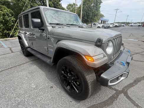 Used 2022 Jeep Wrangler Unlimited Sahara w/ Cold Weather Group AWD/4WD image 5