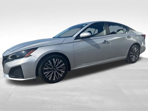Used 2023 Nissan Altima 2.5 SV FWD image 5