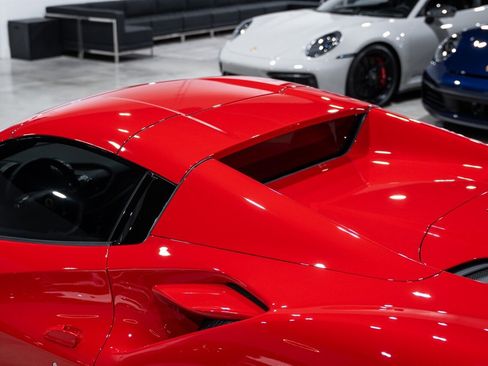 Used 2021 Ferrari F8 Tributo image 68