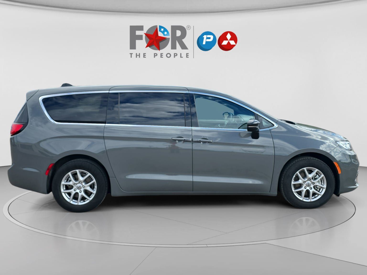 Used 2025 Chrysler Pacifica Select FWD image 6