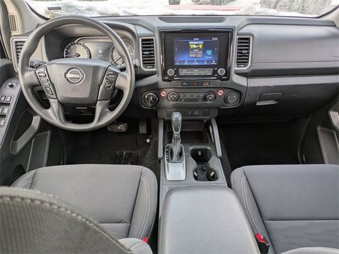 Used 2023 Nissan Frontier SV image 17