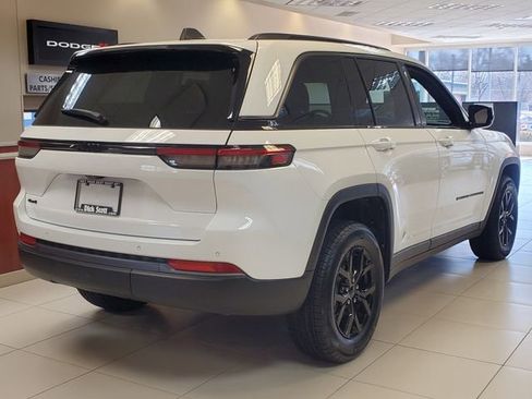 New 2026 Jeep Grand Cherokee Altitude AWD/4WD image 5