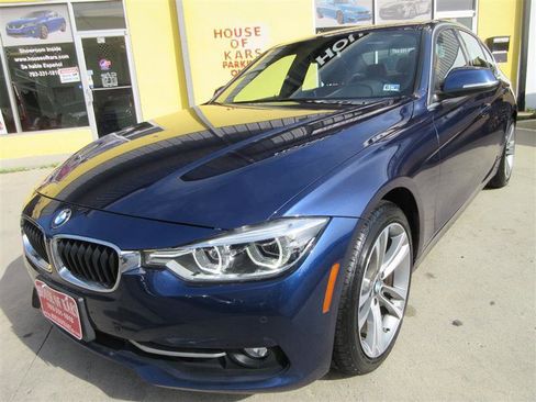 Used 2018 BMW 330i xDrive Sedan w/ Convenience Package image 3