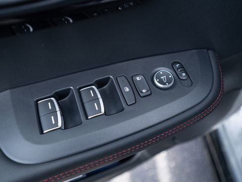 Certified 2025 Acura ADX A-Spec image 28