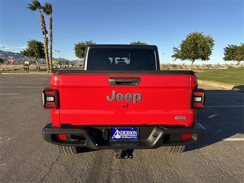 Used 2020 Jeep Gladiator Overland image 6
