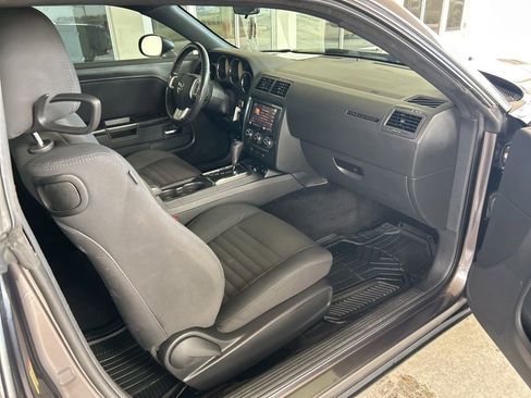 Used 2014 Dodge Challenger SXT image 24