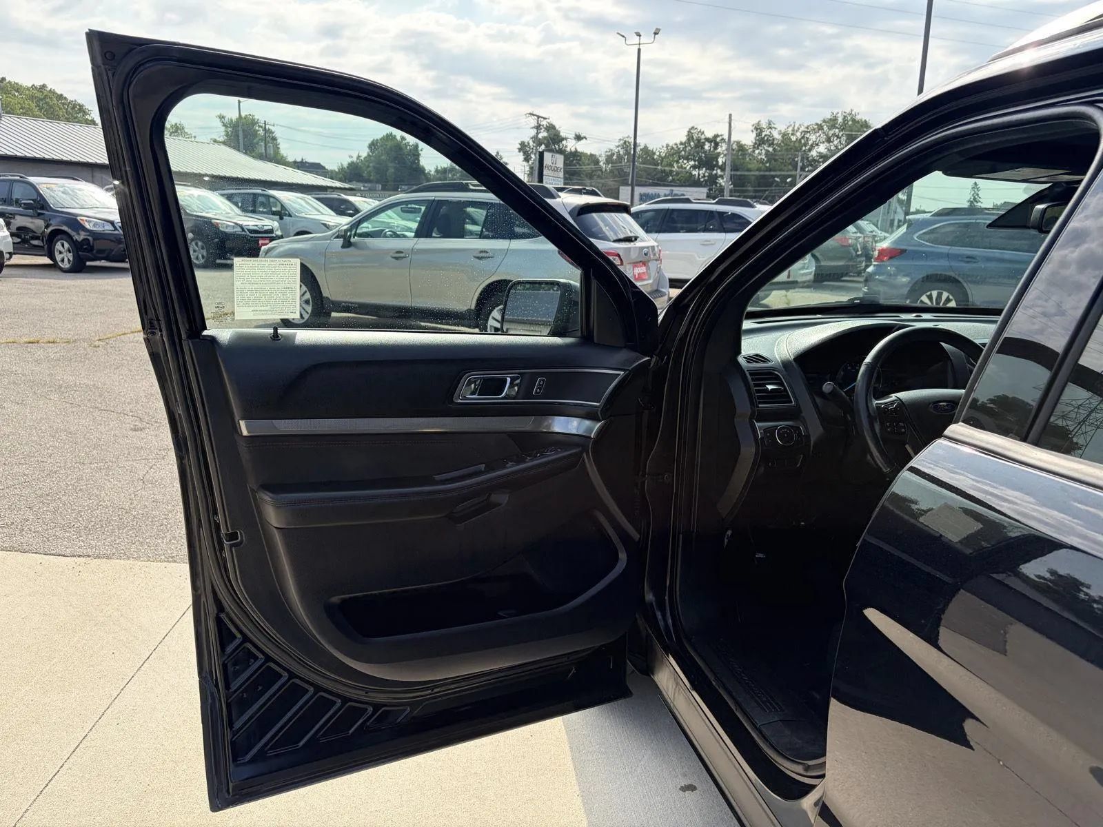 Used 2019 Ford Explorer XLT w/ Equipment Group 202A FWD image 10