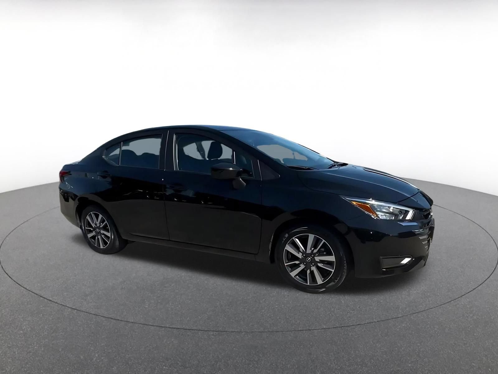 Used 2025 Nissan Versa SV FWD image 2