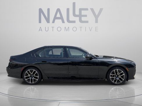 Used 2025 BMW i7 eDrive50 w/ M Sport Package RWD image 4