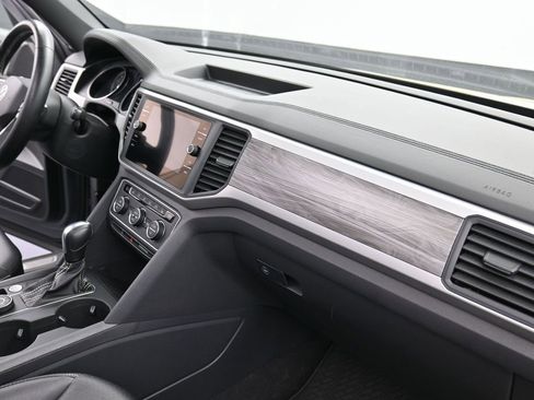 Used 2021 Volkswagen Atlas Cross Sport SE image 18