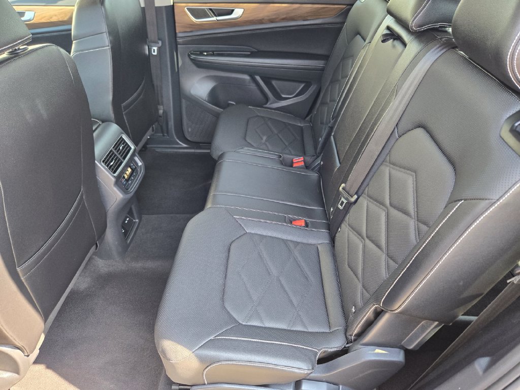 Used 2025 Volkswagen Atlas SE AWD/4WD image 10