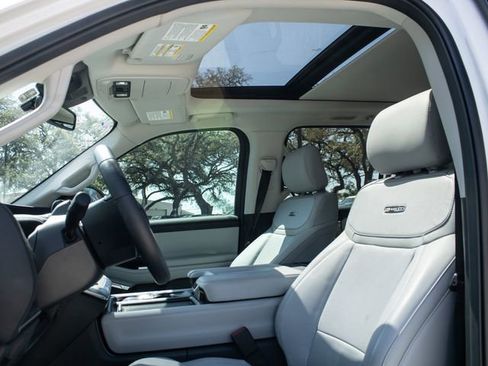 Used 2025 Ford Expedition Max Active image 9