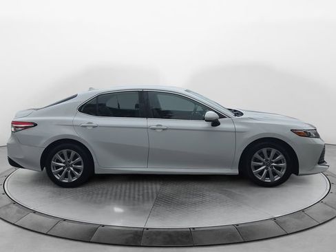 Used 2020 Toyota Camry LE FWD image 6
