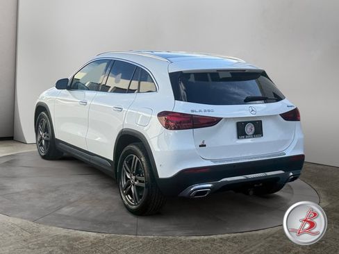 Used 2025 Mercedes-Benz GLA 250 4MATIC image 5