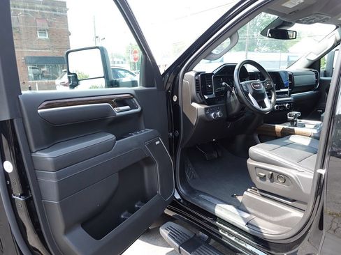 Used 2025 GMC Sierra 1500 Elevation w/ Preferred Package AWD/4WD image 17