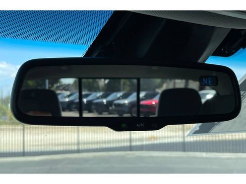 Used 2018 Toyota Tacoma SR5 RWD image 24