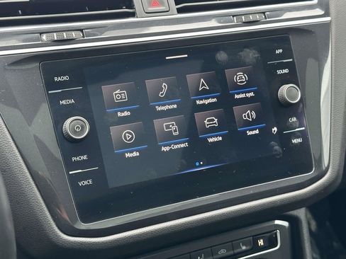 Certified 2021 Volkswagen Tiguan SE R-Line image 28