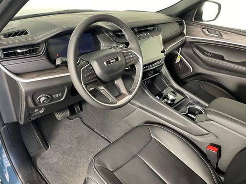 New 2026 Jeep Grand Cherokee Limited AWD/4WD image 3